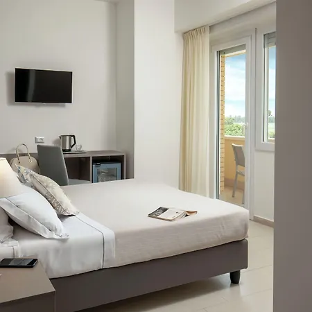 Miramare فندق لاتينا